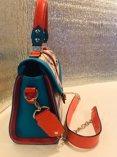 CARTERAS DE CUERO ITALIANO, ARGENTINO Y RAFIA, COLECCIÓN "BAMBOLAS ITALIANAS".