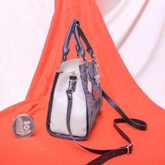 COLECCIÓN DE CUATRO CARTERAS DISTINTAS "A A A A" - tienda online