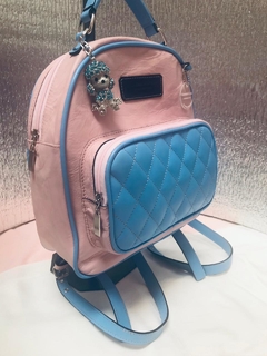 CARTERA MOCHILA AL MISMO TIEMPO MATELASEADA MODELO "CRIS". en internet