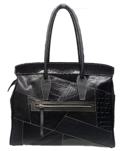 CARTERA DE CUERO DE OVEJA ITALIANA Y CUERO 100% ARGENTINO, HECHA CON UN TOTAL LOOK NEGRO DE TODAS TEXTURAS DIFERENTES DE NEGROS. - Támesis&Co.