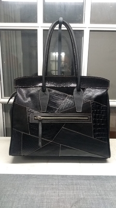 CARTERA DE CUERO DE OVEJA ITALIANA Y CUERO 100% ARGENTINO, HECHA CON UN TOTAL LOOK NEGRO DE TODAS TEXTURAS DIFERENTES DE NEGROS. - tienda online