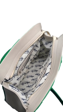 Imagen de CARTERA TOTAL LOOK DE MUCHOS COLORES CON BASE EN COLOR VERDE. MODELO "AMAL".