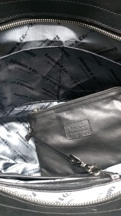 CARTERA DE CABRITILLA LISA TOTAL LOOK NEGRA MODELO "MARILYN" Cartera DE VIAJE.-