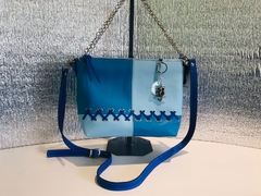 CARTERA DE TRES COLORES DE AZULES "AZZURRA" Y "BLUE".-