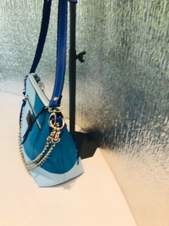 CARTERA DE TRES COLORES DE AZULES "AZZURRA" Y "BLUE".-