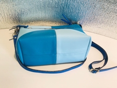 CARTERA DE TRES COLORES DE AZULES "AZZURRA" Y "BLUE".-