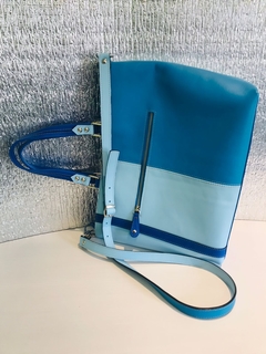 CARTERA DE TRES COLORES DE AZULES "AZZURRA" Y "BLUE".-