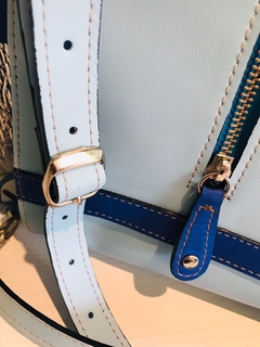 CARTERA DE TRES COLORES DE AZULES "AZZURRA" Y "BLUE".-