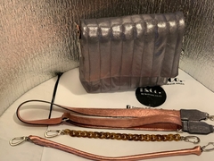 CARTERA DE CUERO ITALIANO OVEJA 100% METALIZADO MATELASEADA MODELO "FABRIZIA".- en internet