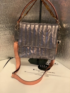 CARTERA DE CUERO ITALIANO OVEJA 100% METALIZADO MATELASEADA MODELO "FABRIZIA".- - Támesis&Co.