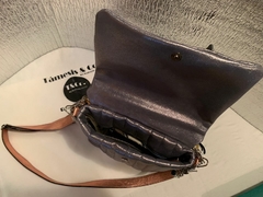 Imagen de CARTERA DE CUERO ITALIANO OVEJA 100% METALIZADO MATELASEADA MODELO "FABRIZIA".-