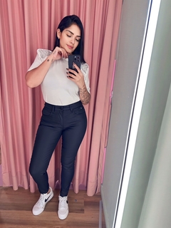 Calça cropped Pitty na internet