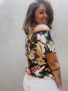 Blusa Carminha na internet