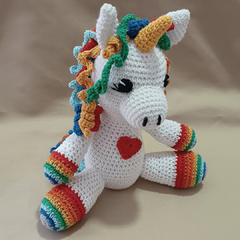 Unicornio ARCOIRIS/Apego amigurumi 0+