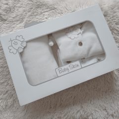 Caja Regalo premium/ Ajuar de plush con manta