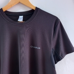 Camiseta Preta Quechua - P na internet