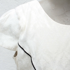 Imagem do Vestido Branco com detalhe Preto - P