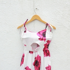 Vestido Branco com Floral Rosa - P na internet