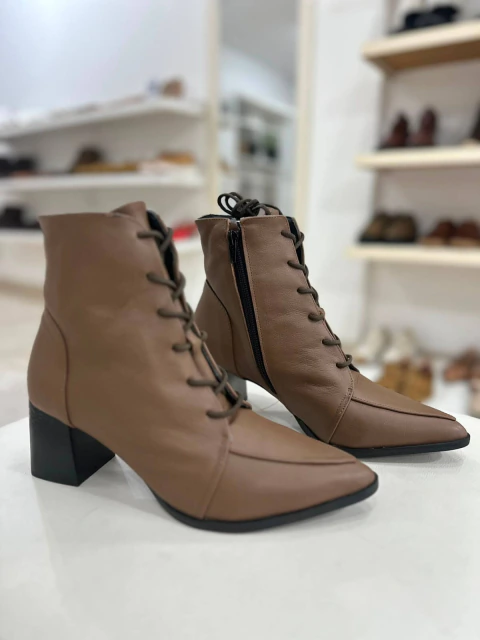 Bota SORAYA ANDY/ Couro MOCHA/ SALTO BLOCO MÉDIO