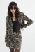 CHAQUETA SANDY LEO DE PAÑO NAVAL ANIMAL PRINT, CORTE MOTOQUERO CON AVIOS PERSONALIZADOS (ST96141)
