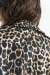 CHAQUETA SANDY LEO DE PAÑO NAVAL ANIMAL PRINT, CORTE MOTOQUERO CON AVIOS PERSONALIZADOS (ST96141) en internet