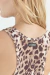MUSCULOSA SARA LEOCHALL, JERSEY PRINT ESCOTE EN U CON DETALLE DE TACHAS, %100 POLIESTER (ST62756) - comprar online