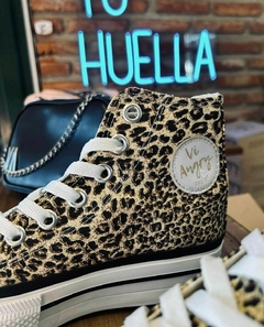 ZAPA BOTITA CON PLATAFORMA DE LONA ANIMAL PRINT - comprar online