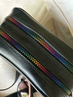 BANDOLERA NEW YORK-CIERRE HOLOGRÁFICO - comprar online