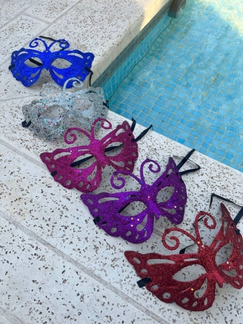 Máscara rígida con glitter