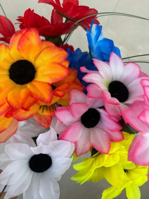 RAMO DE FLORES ARTIFICIALES con centro negro (x5 flores) Art.195 - comprar online