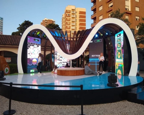STAND MOVISTAR - PINAMAR