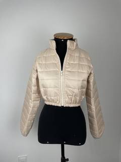 JAQUETA PUFFER CROPPED NOVO – FOREVER 21 - Fridaria Second Hand Store