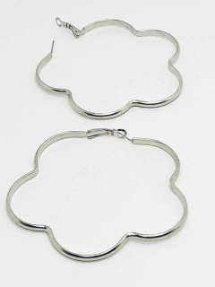Aros argolla de acero colgantes diseño flor de 7 cm de diámetro