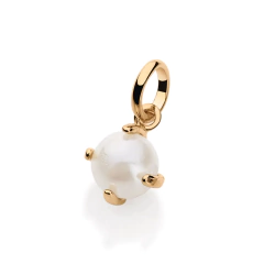 Dije laminado en oro 18k con perla.