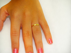 Anillo arenado alianza laminado en oro 18k- Romminox