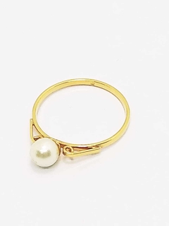 Anillo laminado en oro 18k con perla. - comprar online