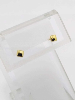 Aro cuadrado laminado en oro 18k. en internet
