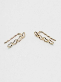 Aro trepador laminado en oro 18k diseño corazones.
