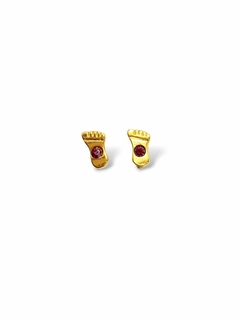Aros abridor modelo patita con piedra rubí laminado en oro 18k Romminox