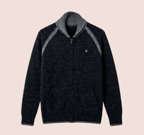 campera de lana cardada negra con vivos grises, cierre y bolsillos para hombre
