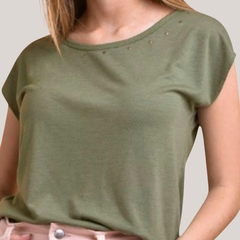 Remera verde con tachas para mujer de Mauro Sergio, ideal para primavera verano.