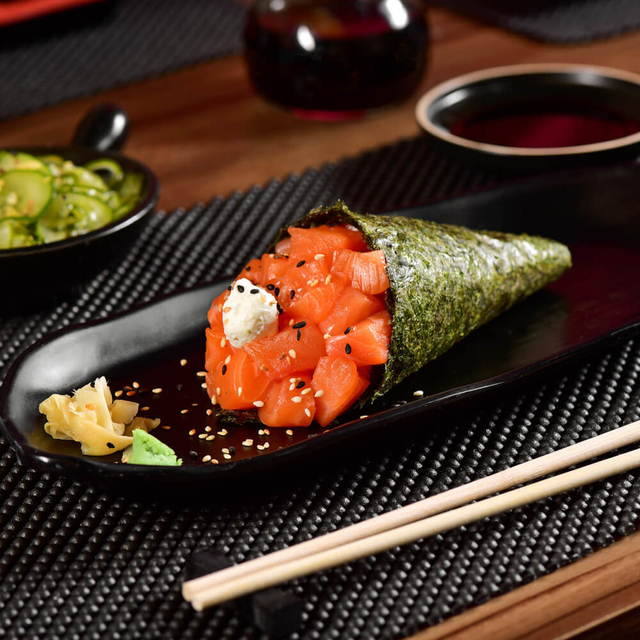 Temaki de salmón