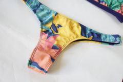 Bikini Rusty de flores en internet
