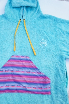 Poncho de surf marca PONCHÓ BEACH - comprar online