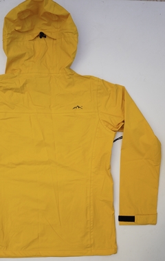 Campera rompevientos DOPE