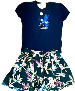 Conjunto juvenil  feminina de blusinha azul e short saia estampada floral da Brandilli Mundi