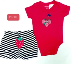 Body infantil de algodão na cor vermelha com estampa de morangos com short listrado de preto e branco com estampa de um coração  na parte traseira - comprar online