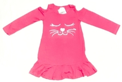 Vestido infantil feminino na cor rosa com estampa de traços de uma gata e ombros abertos - comprar online