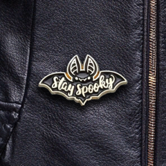 Pin 'Stay Spooky' - comprar online