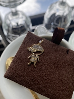 Pingente Menino Cravejado - 10k - Imperial